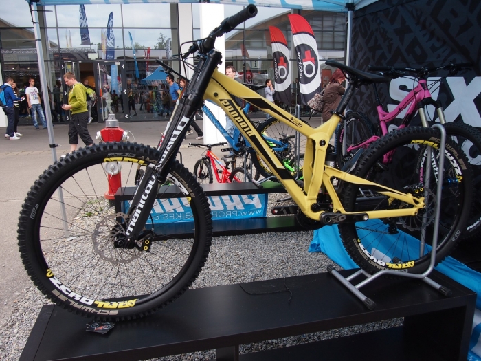 Блог компании AlienBike.ru: Стенд Sixpack / Propain на Евробайк 2014: новые байки, новые железки и новые тормоза (о как!)