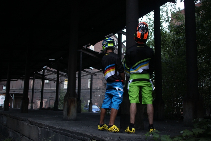 Блог компании AlienBike.ru: В темноте не спрячешься! Яркие цвета Kenny Racing 2014.