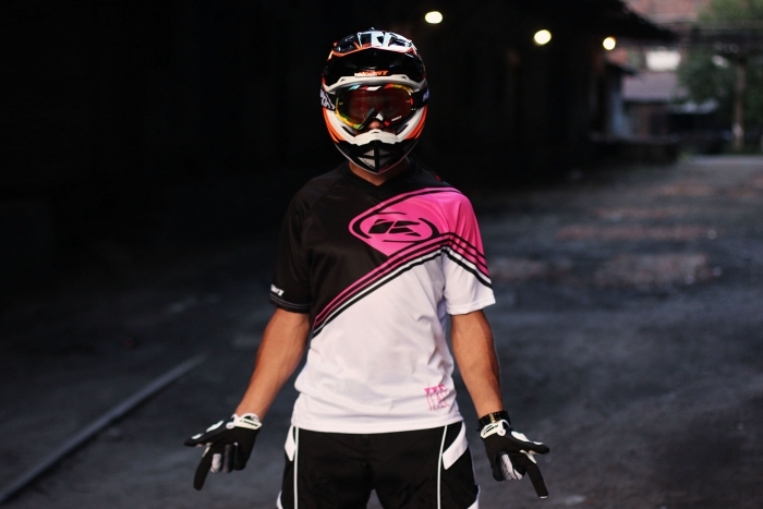 Блог компании AlienBike.ru: В темноте не спрячешься! Яркие цвета Kenny Racing 2014.