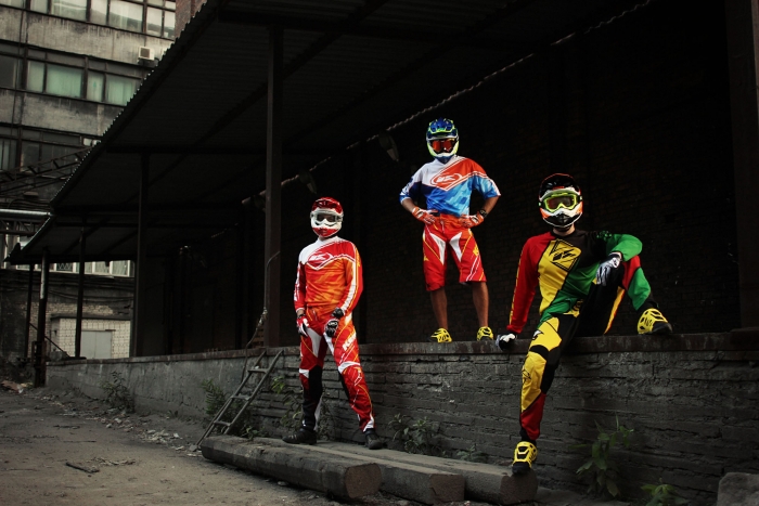 Блог компании AlienBike.ru: В темноте не спрячешься! Яркие цвета Kenny Racing 2014.