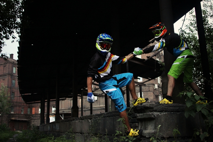 Блог компании AlienBike.ru: В темноте не спрячешься! Яркие цвета Kenny Racing 2014.